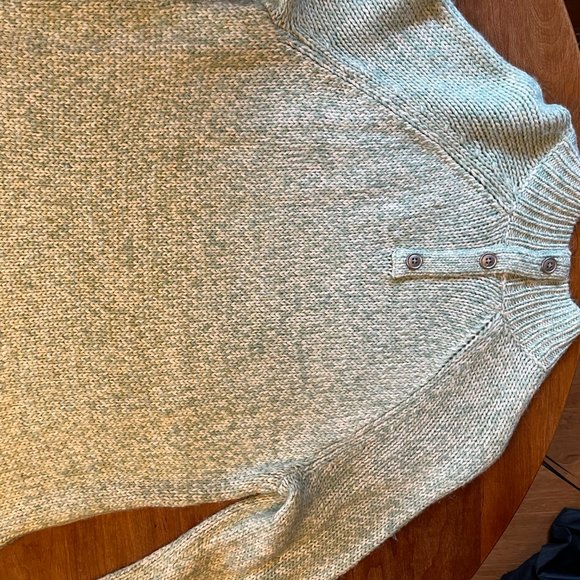 Max Studio Green Cashmere Sweater – no tags – fits small to medium - Picture 3 of 8